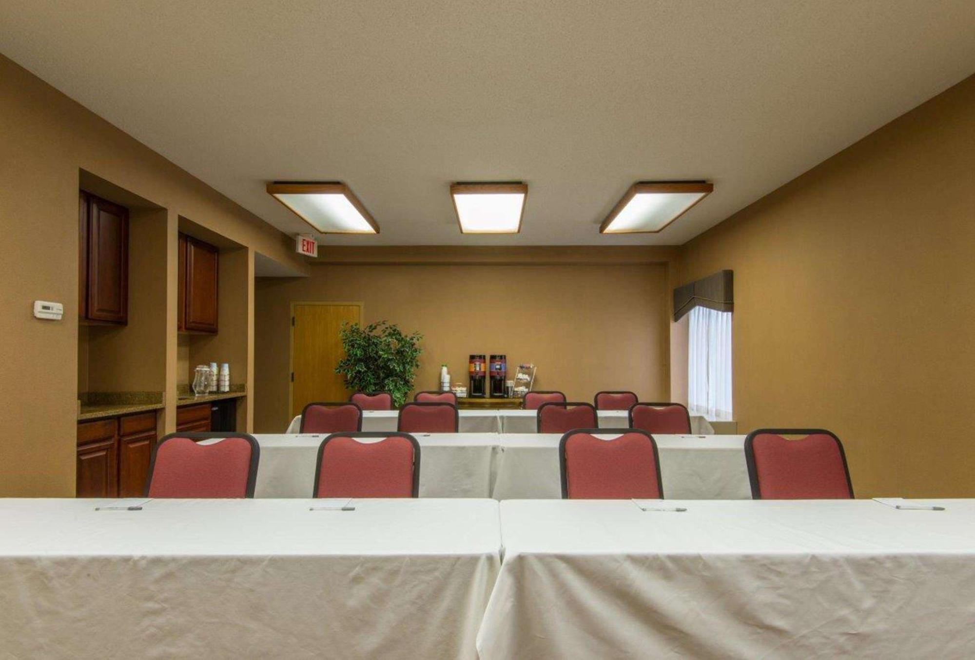 Hampton Inn White River Junction Bagian luar foto