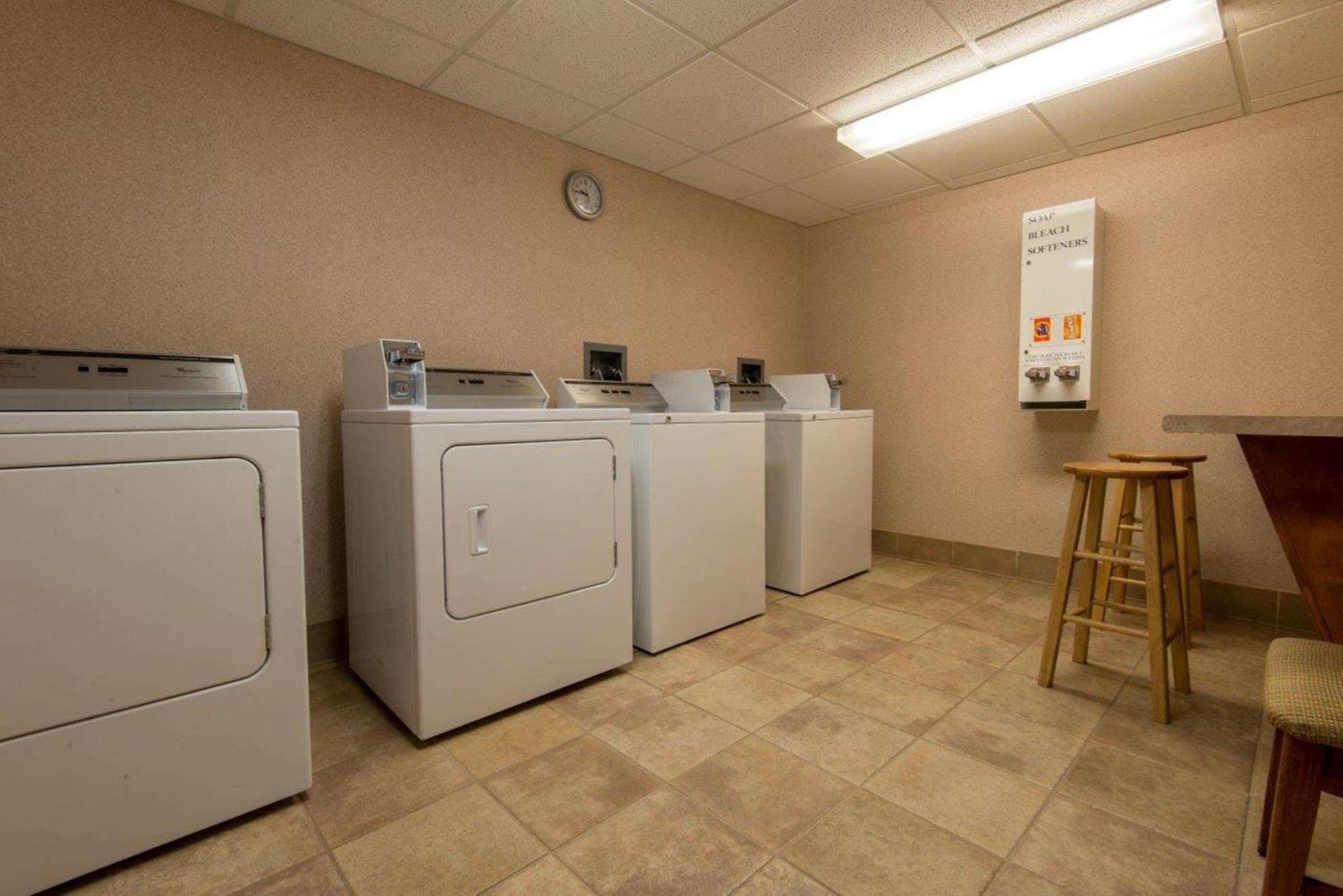 Hampton Inn White River Junction Bagian luar foto