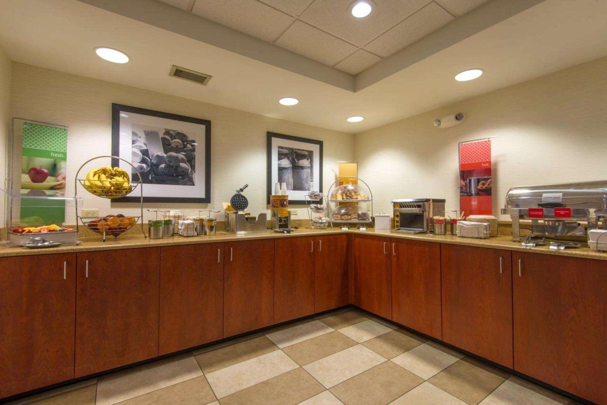 Hampton Inn White River Junction Bagian luar foto